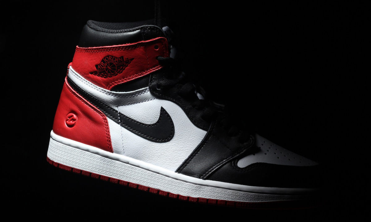 近赏 fragment design x Air Jordan I “黑脚趾”
