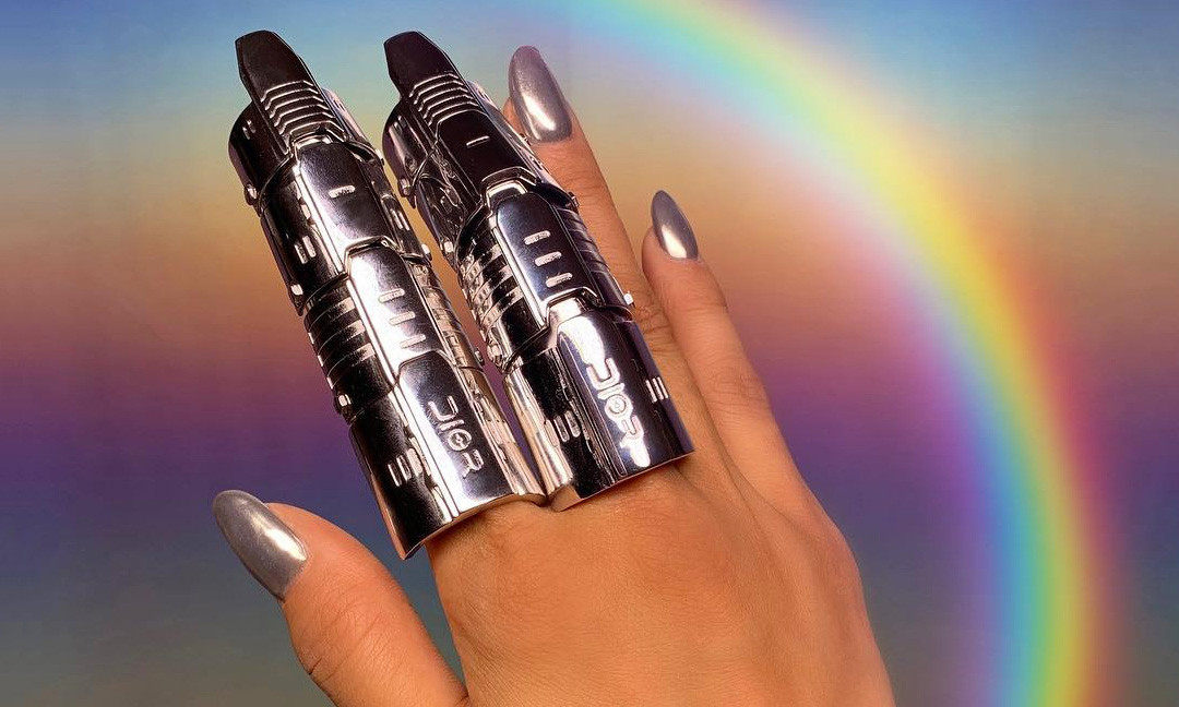 Yoon 展示 Dior 19 早春男装系列 Android Ring 首饰细节