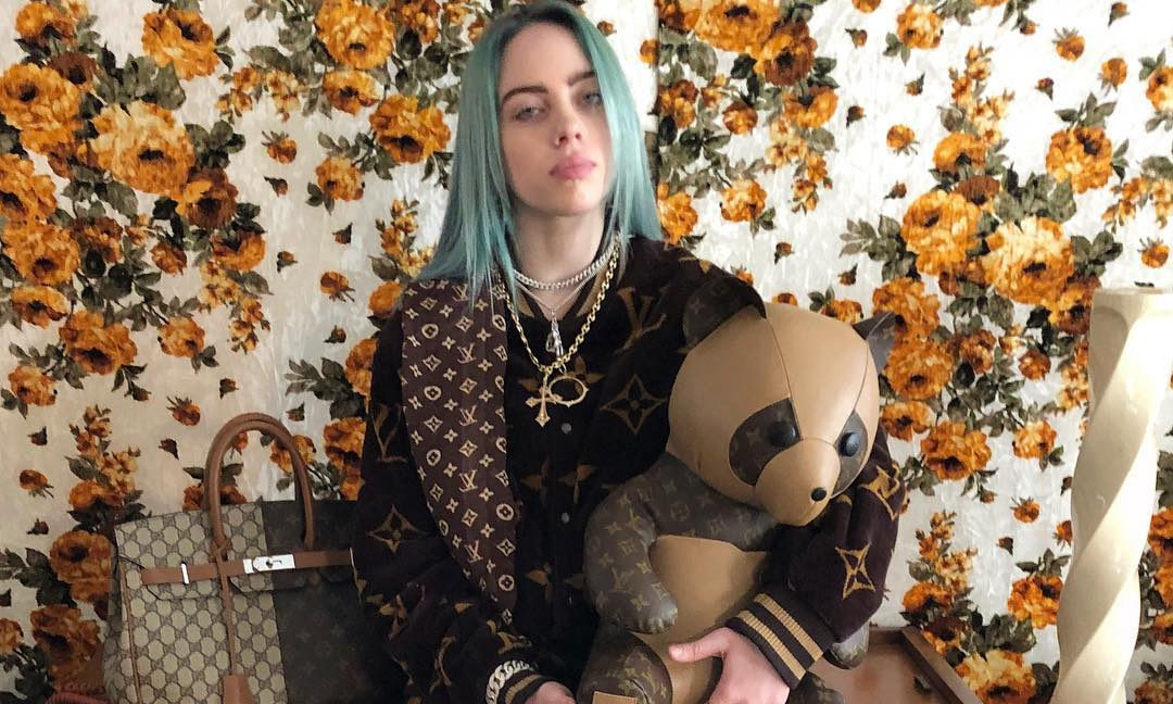 新生代女歌手 Billie Eilish 的这身 Louis Vuitton 造型，有点不一样