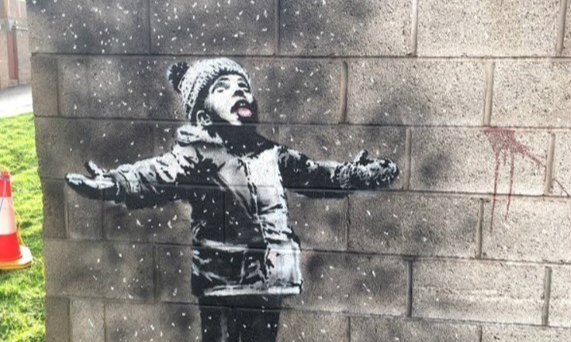 Banksy 在英国威尔士镇仓库的新作以 6 位数出售
