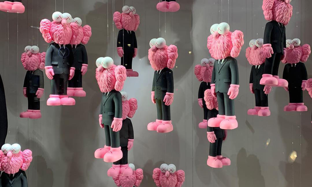 KAWS x Dior 联名 BFF 玩偶终于开售，但未必买得起