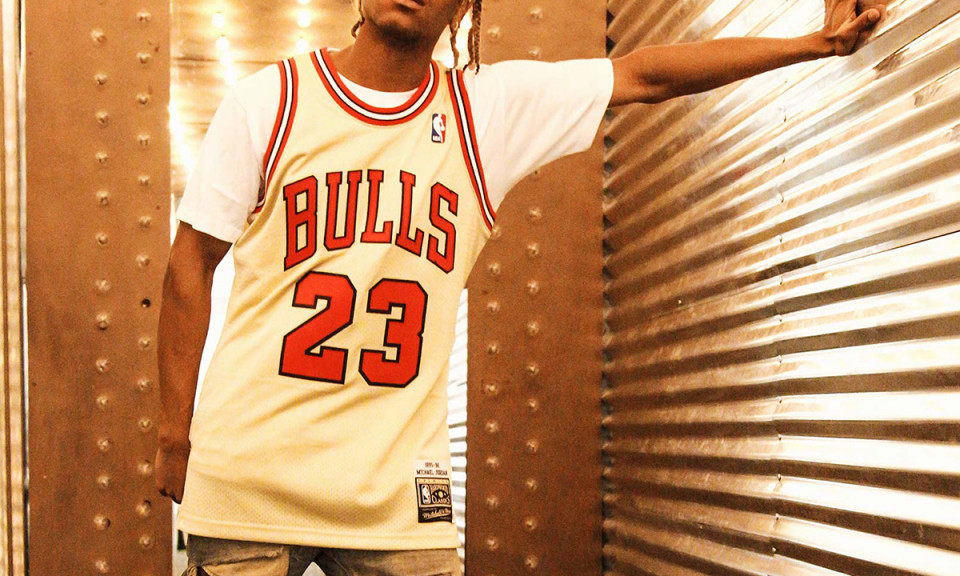 Mitchell & Ness 打造前所未见的金色 Jordan 球衣