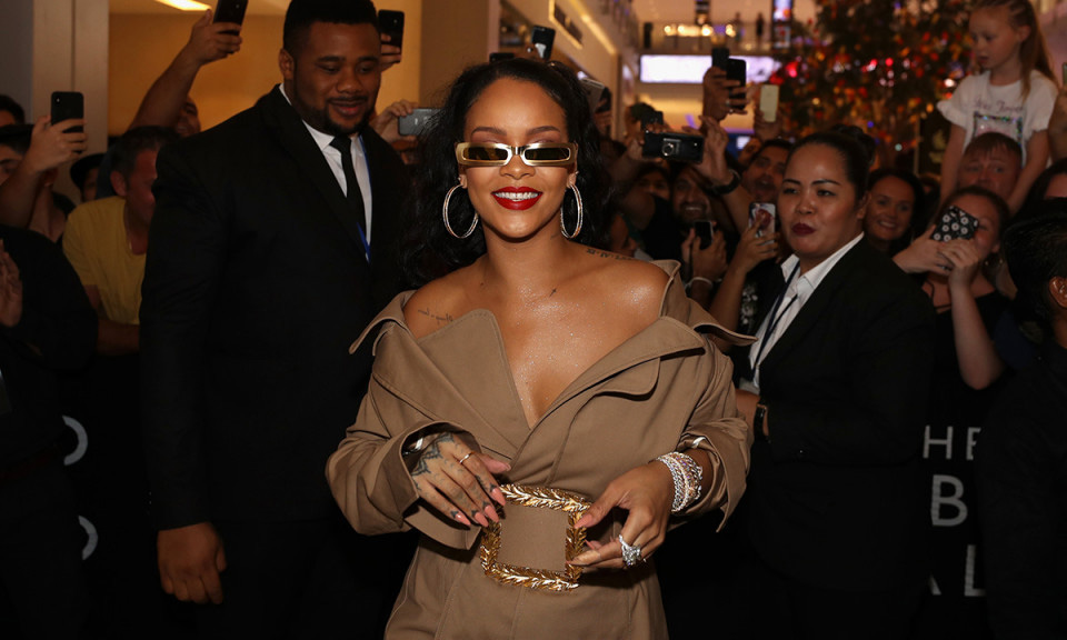 Rihanna 正在与 LVMH 商讨开设自己的时装品牌