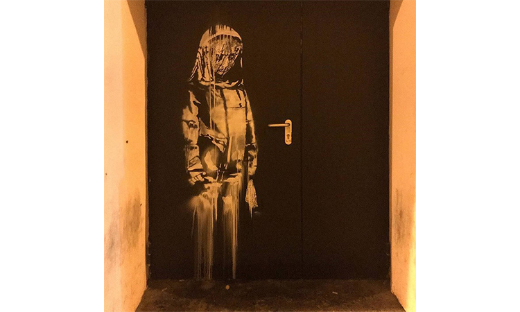 Banksy 在巴塔克兰剧院留下的作品遭窃