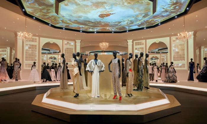 凝聚 Dior 历史的盛会，”Christian Dior: Designer of Dreams” 展览将于英国开幕