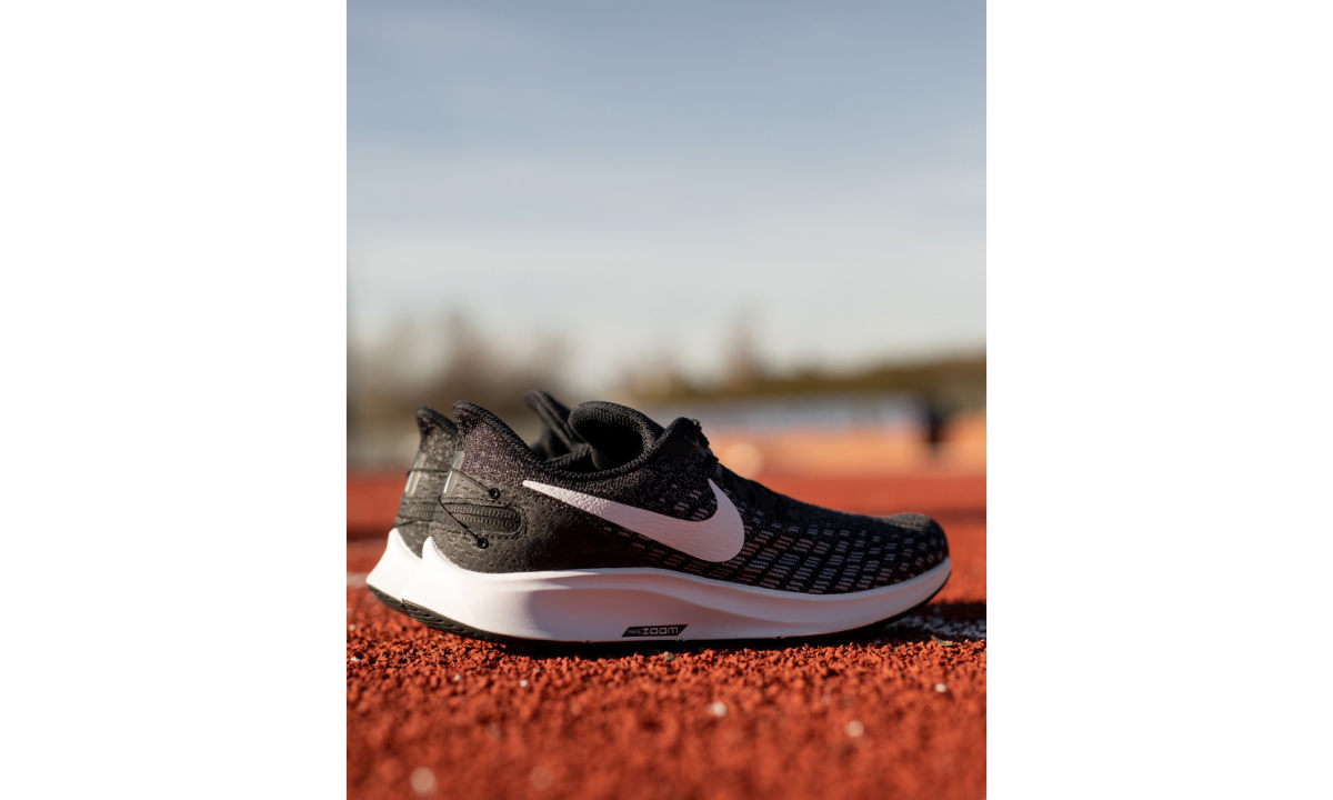 更易穿脱，Nike 推出不用系鞋带的 Pegasus 35