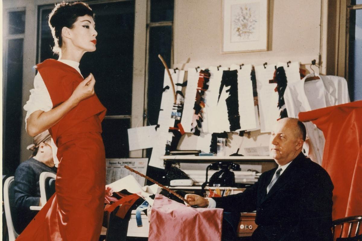Victoria & Albert 博物馆延长 Christian Dior 展期