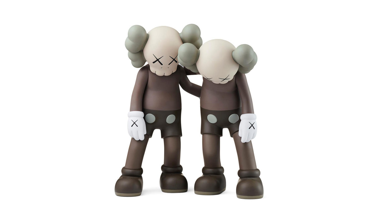 三色 KAWS ALONG THE WAY 玩偶将于今夜发售