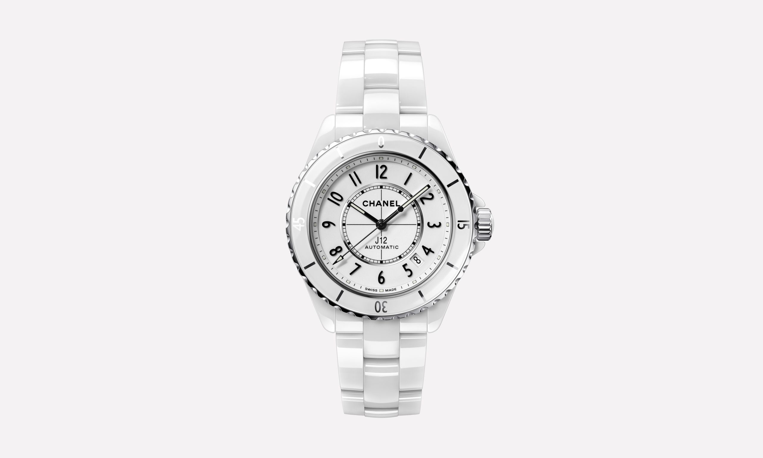 全新 Chanel J12 腕表亮相瑞士巴塞尔国际钟表珠宝展
