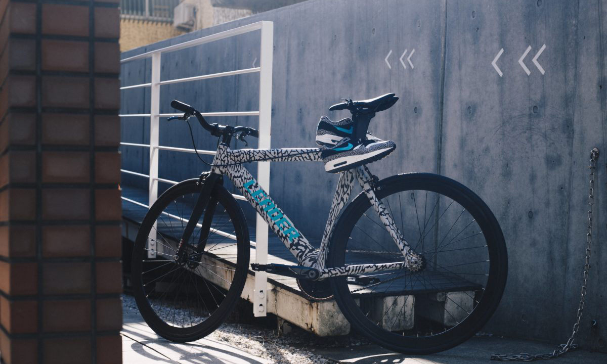 爆裂纹再现，atmos x LEADER BIKES 合作限量自行车公布