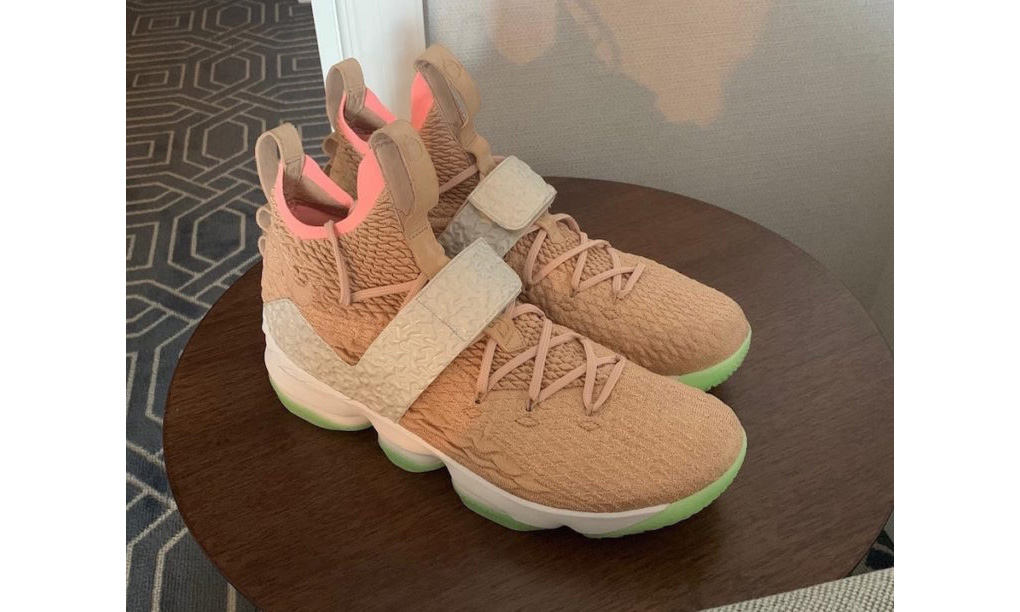Nike LeBron 15 的最新配色竟然是以 YEEZY 为灵感？