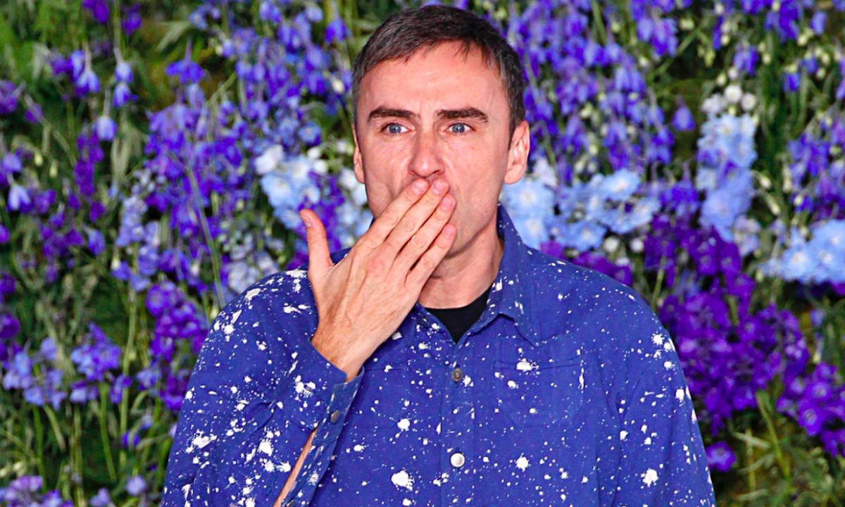 Raf Simons 打造咖啡店陈列家居设计