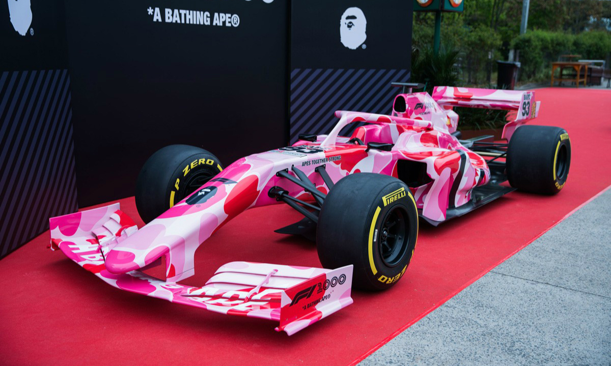 A BATHING APE® x  Formula 1™ 全新粉色迷彩赛车亮相上海