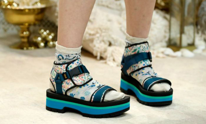 Anna Sui x Teva® 联名款凉鞋系列发售在即