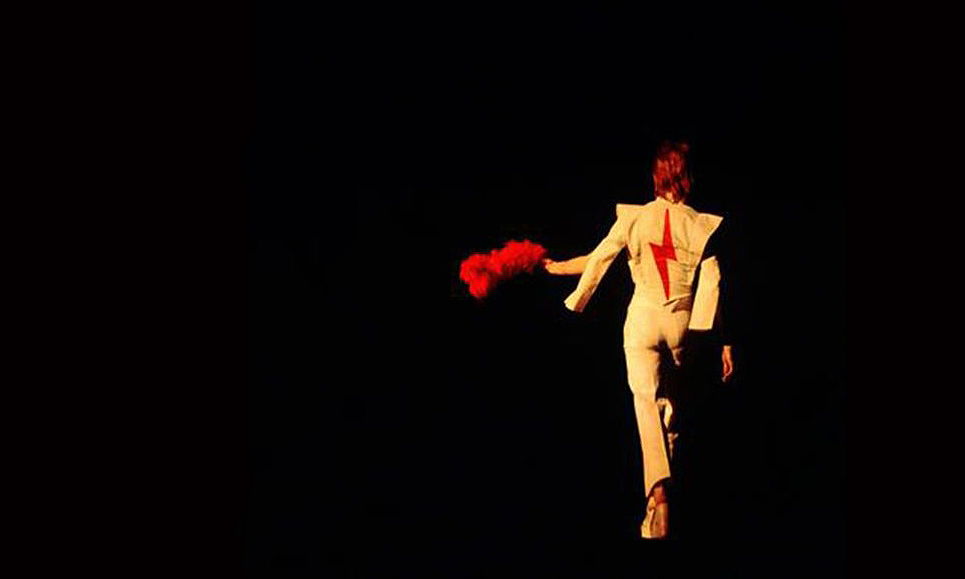 从 Vans X David Bowie 系列回顾一代摇滚明星的传奇时刻