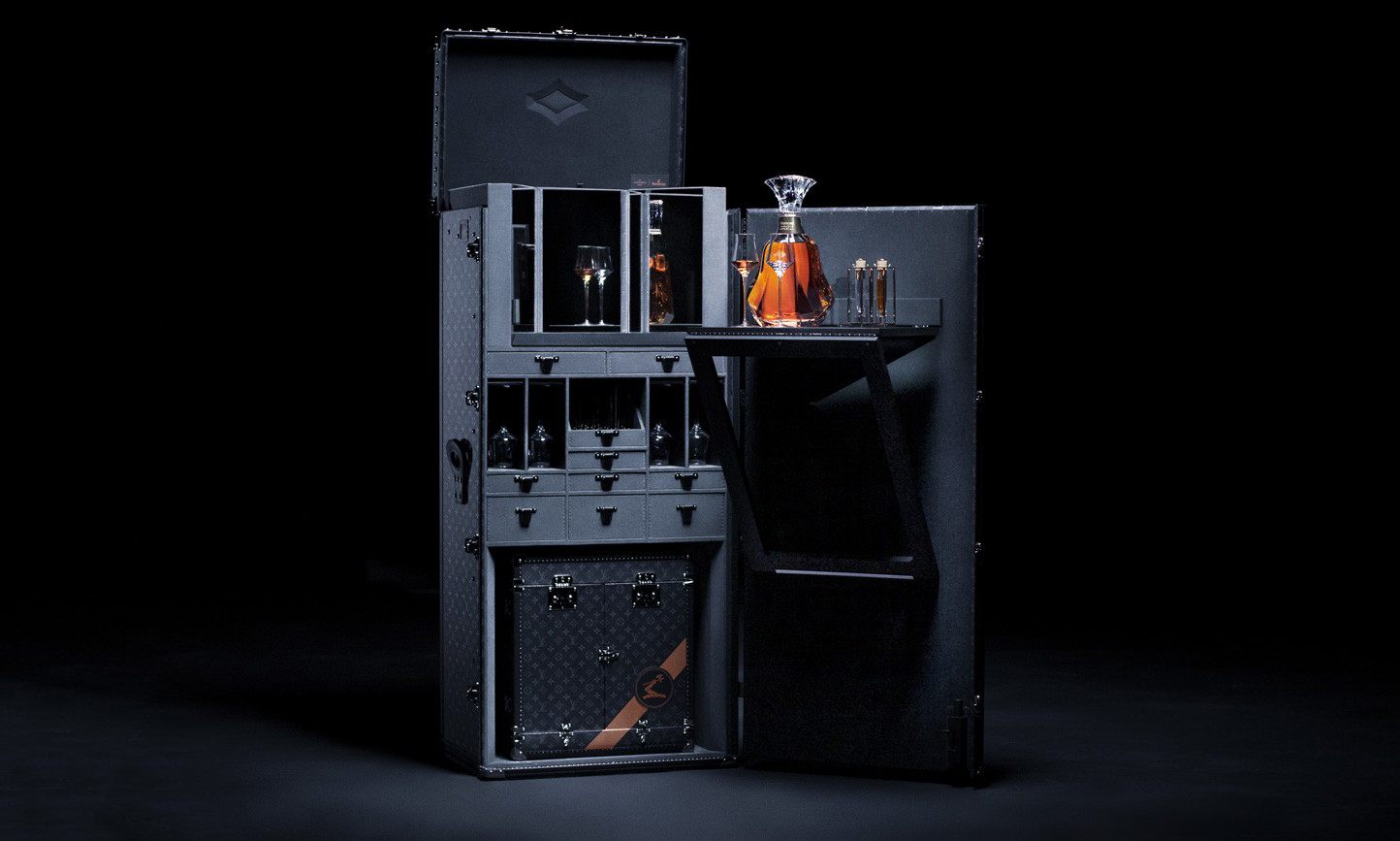 Louis Vuitton 为轩尼诗打造行李箱套装