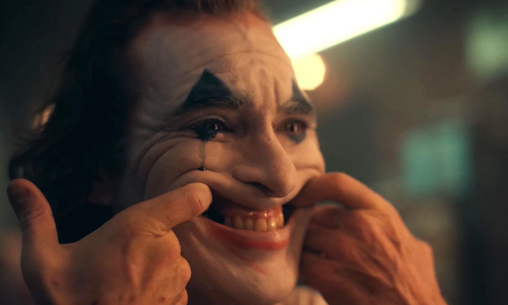 讲述小丑起源，DC 独立电影《Joker》预告片正式发布