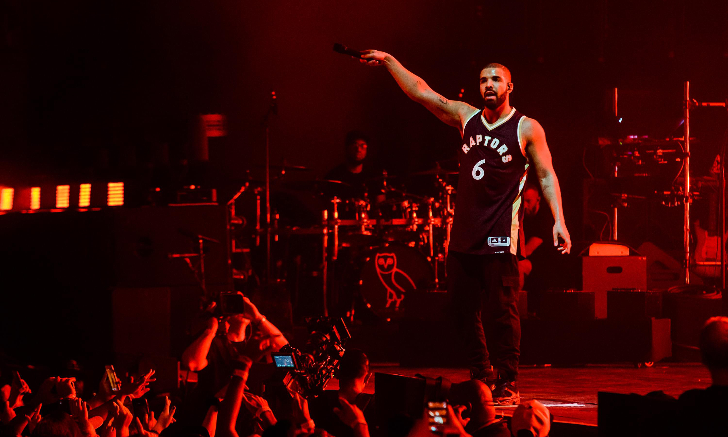 Drake 穿费城短裤反向诅咒  76 人必败