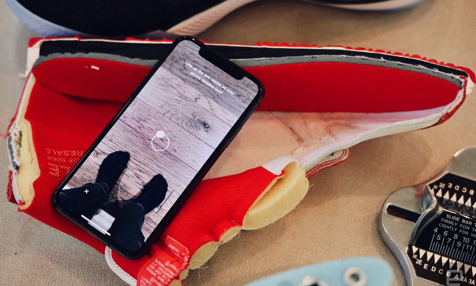 精准卖鞋，Nike 为官方 App 加入 AR 测量尺寸功能