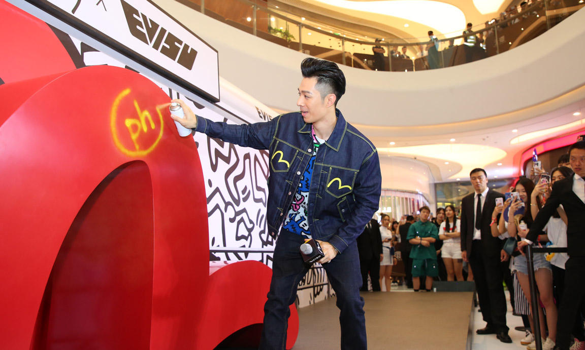 周柏豪现身 EVISU 广州天环广场旗舰店开业典礼