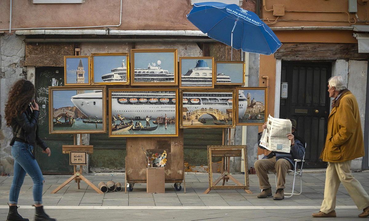 Banksy 于威尼斯街头展出 9 幅画，谴责当地旅游业