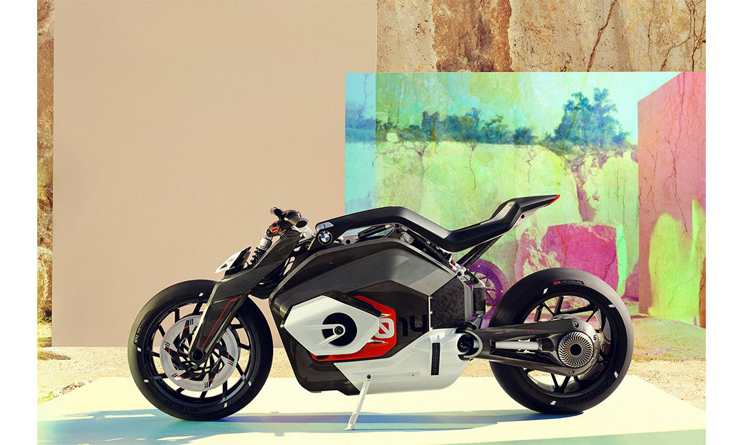 BMW 引领未来趋势推出 Vision DC Roadster 电动概念车