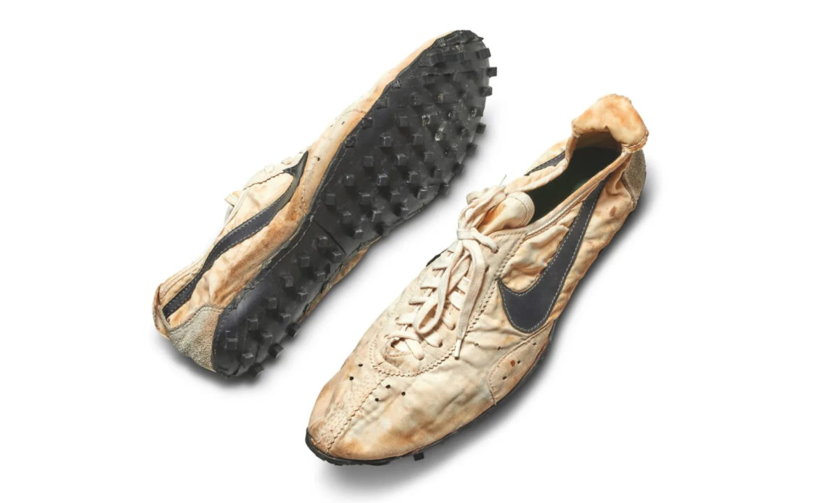 元年 Nike Moon Shoe 以 300 万元成交,创下史上最贵球鞋纪录