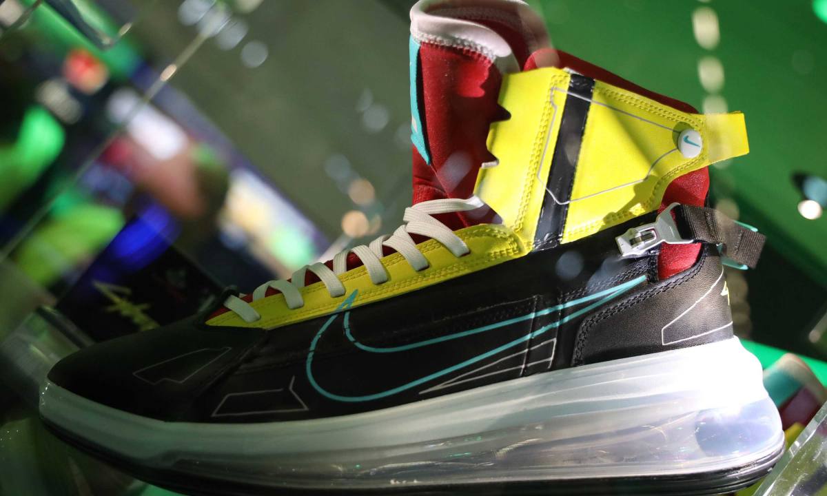 《赛博朋克 2077》打造超限量 Nike Air Max 720 SATRN