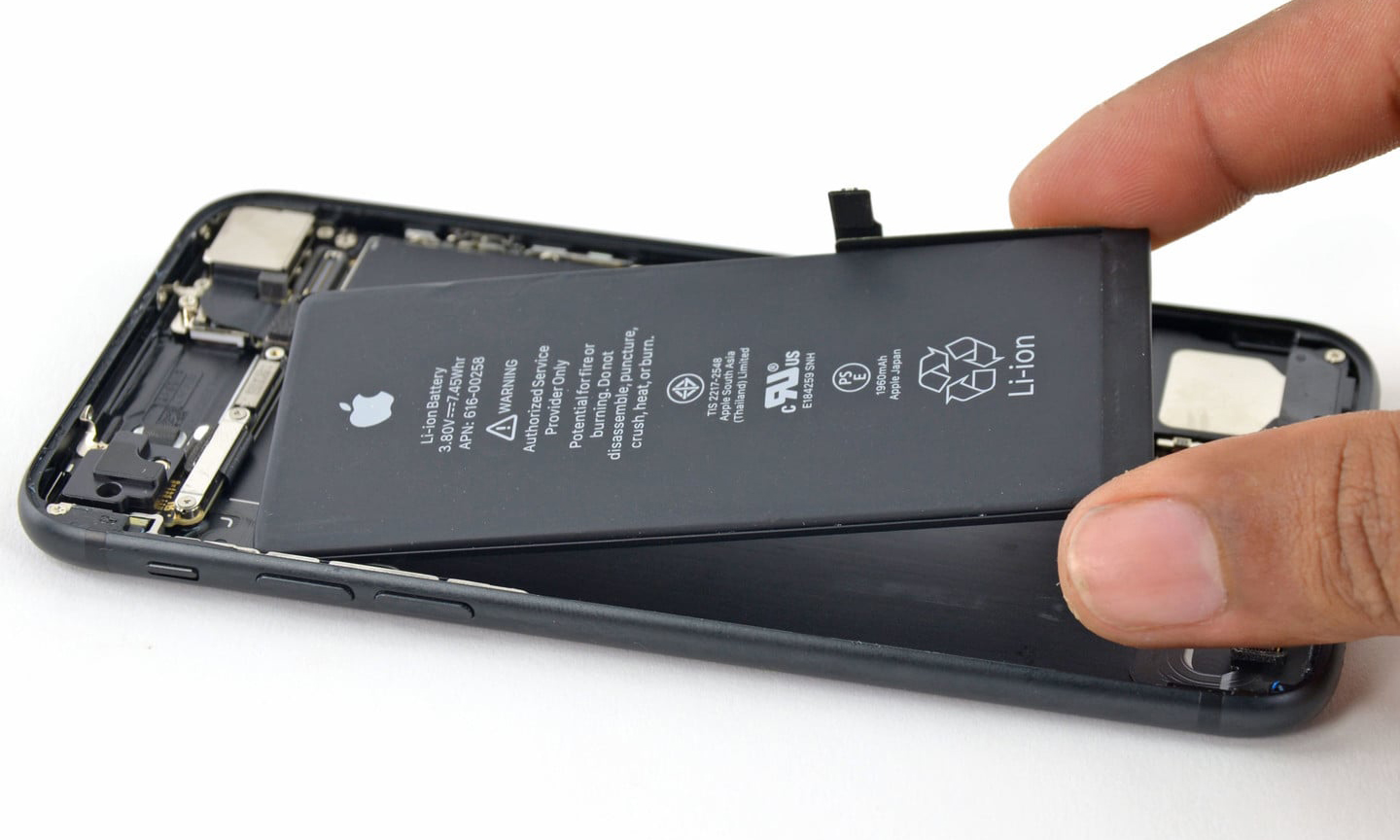 出于安全考虑，苹果回应屏蔽第三方电池信息