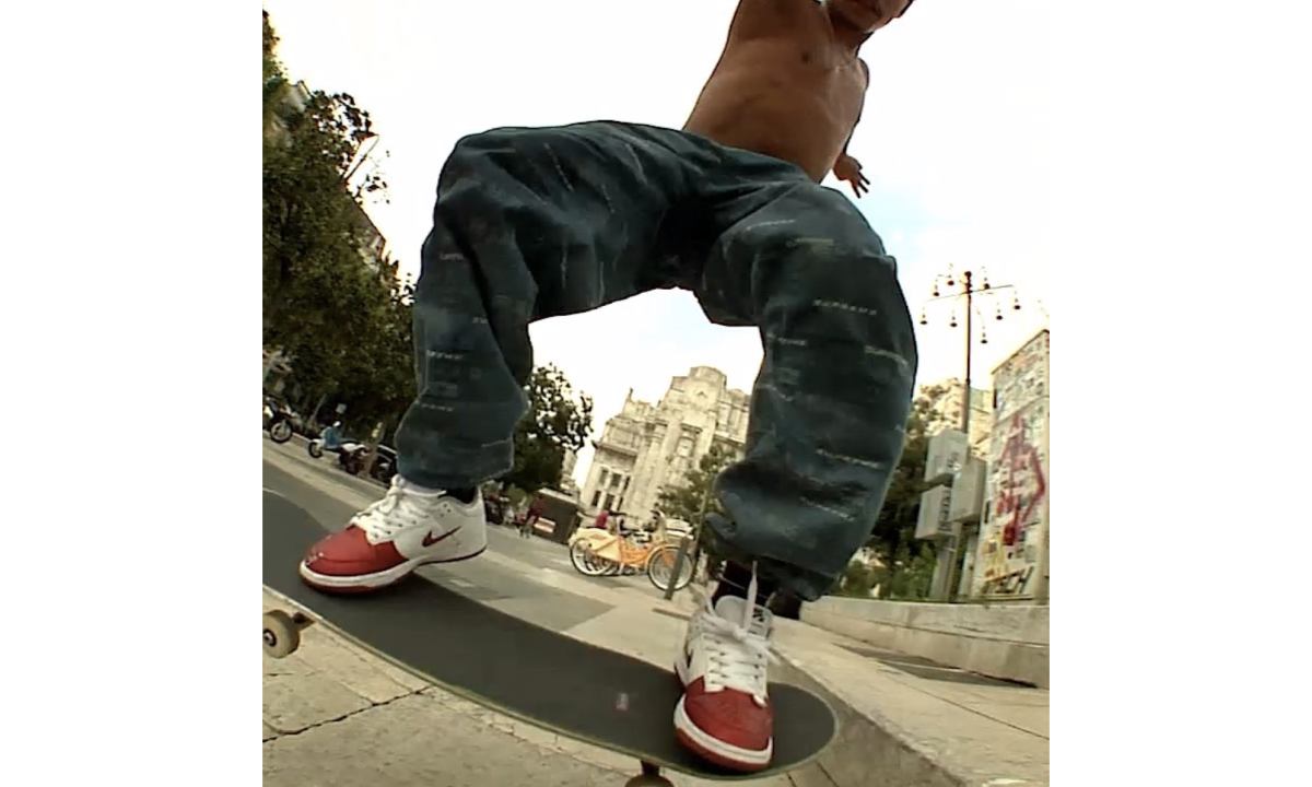 Supreme 发布 Nike SB Dunk Low 联名官方预告