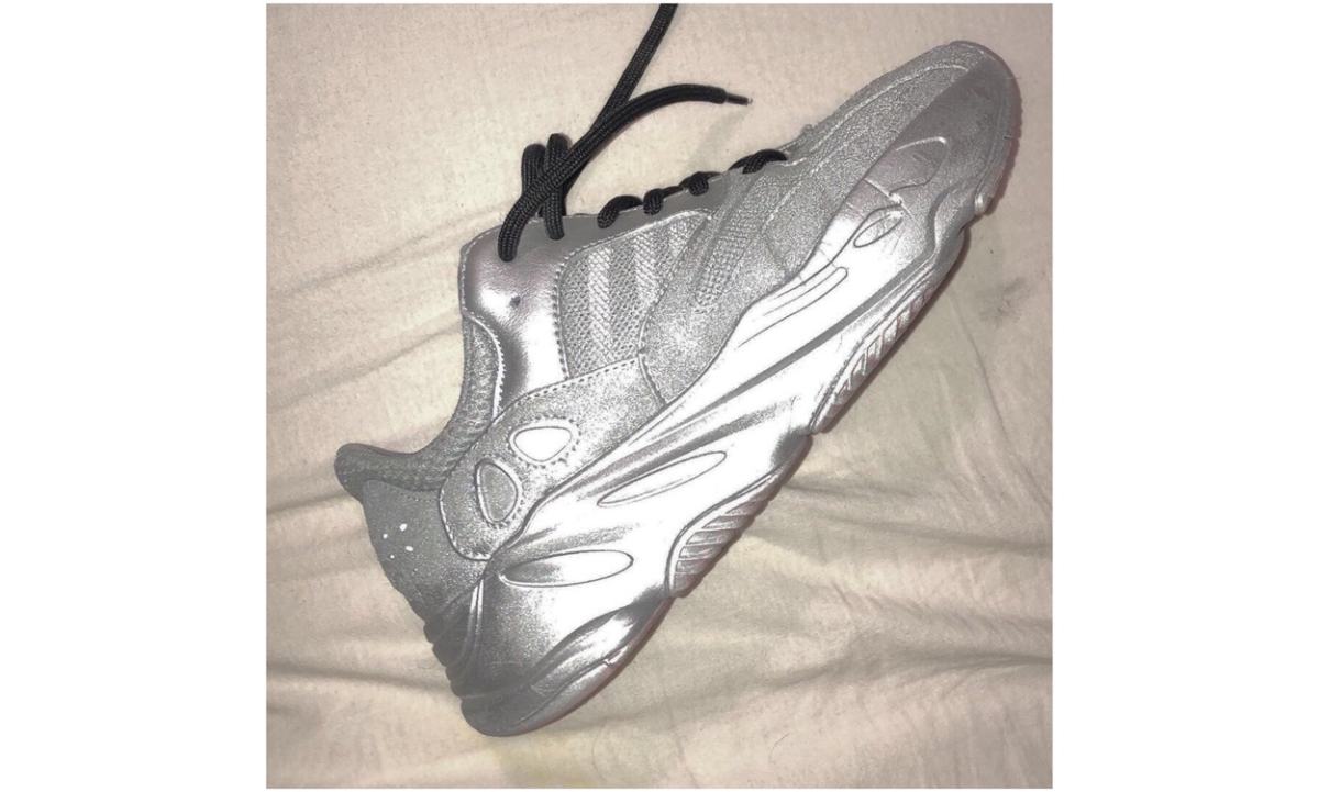 Yeezy Boost 700 全新电镀银配色疑似曝光