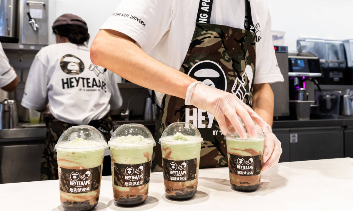 喜茶 x AAPE 限定主题店现已营业