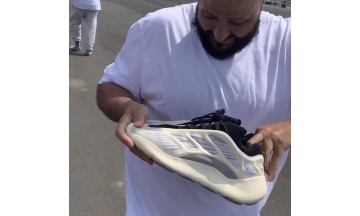 DJ Khaled 收到 Kanye West 赠送的 “原味” Yeezy 700 V3