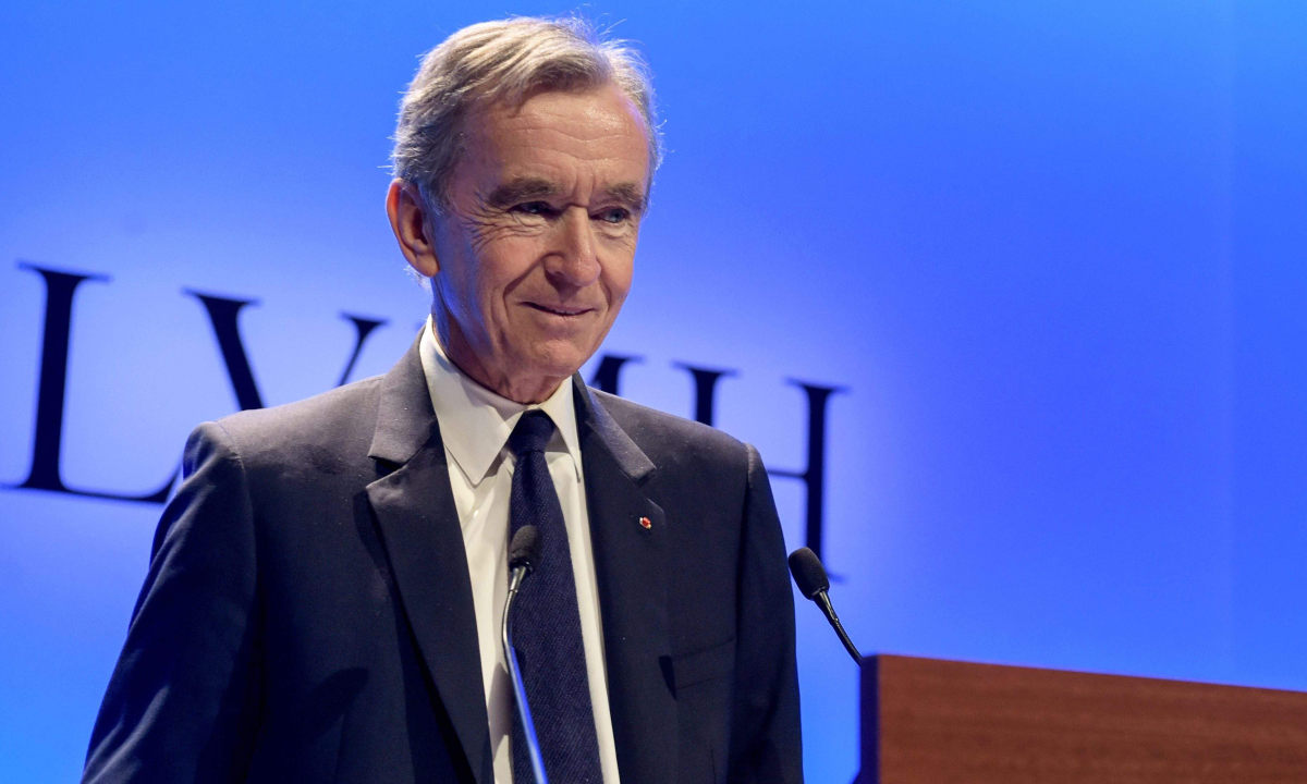 LVMH 集团 CEO Bernard Arnault 有意收购 AC 米兰