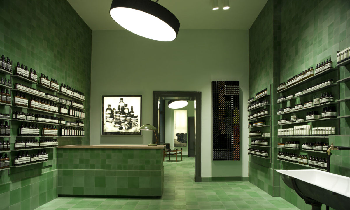 每一家 Aēsop 门店，都是了解当地特色的 “旅游景点”