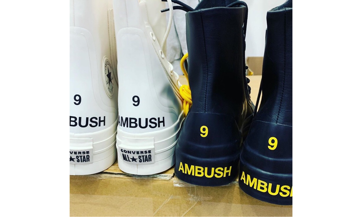 AMBUSH x CONVERSE 联名系列黑色版本首度亮相
