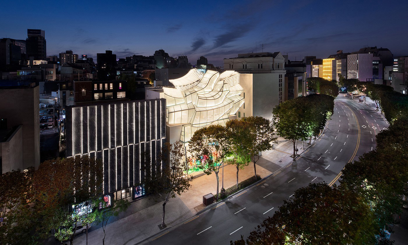透明玻璃设计，Louis Vuitton 全新首尔旗舰店开幕