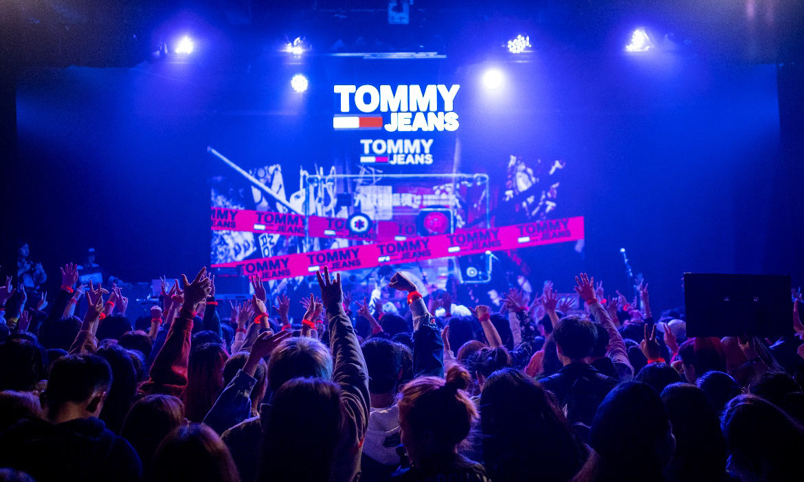 TOMMY HILFIGER 于上海庆祝 TOMMYJEANS 2019 秋季系列推出