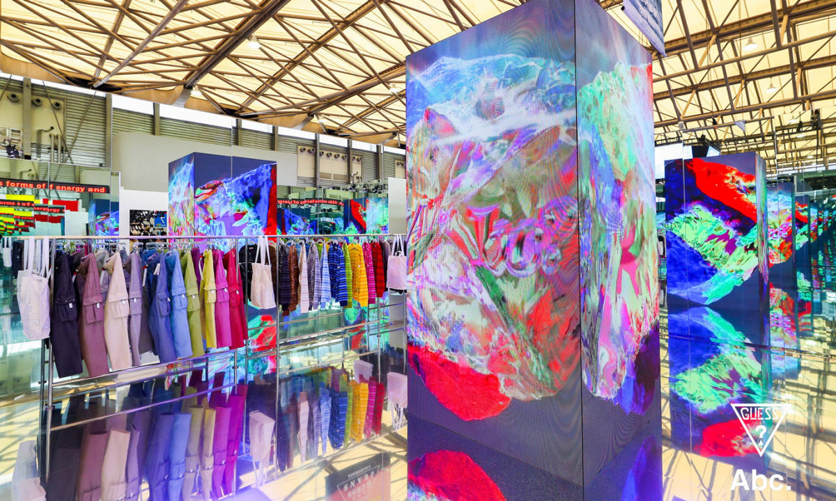GUESS Jeans U.S.A. 与 Advisory Board Crystals 联名系列强势登陆 INNERSECT