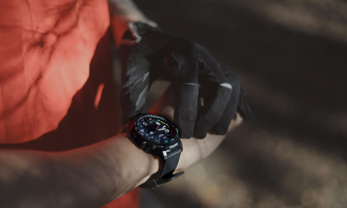 户外智能枢纽，CASIO 携手 ZWYN 打造 PRO TREK 造型特辑
