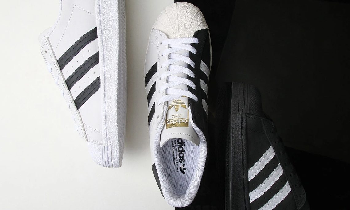 adidas Originals 为 Superstar 推出全新黑白拼色设计