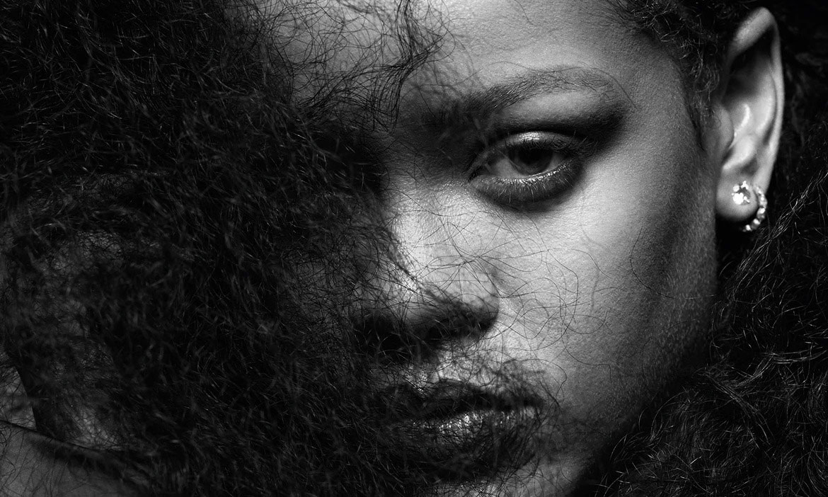 Rihanna 再度联手《i-D》推出「rihannazine」特辑