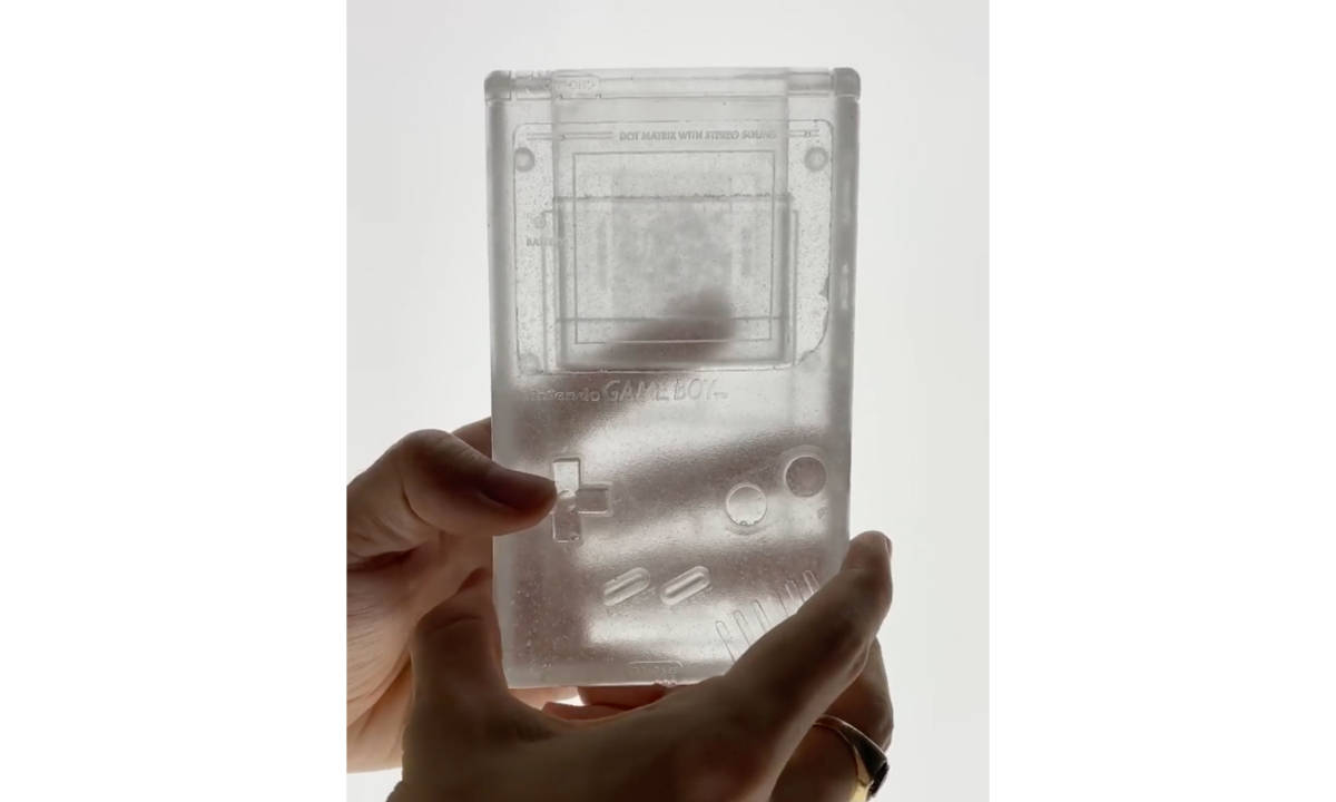 Daniel Arsham 新作：水晶版 Gameboy 将在周五发售