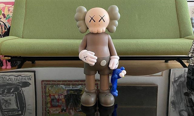 KAWS 展示全新 Companion 玩偶