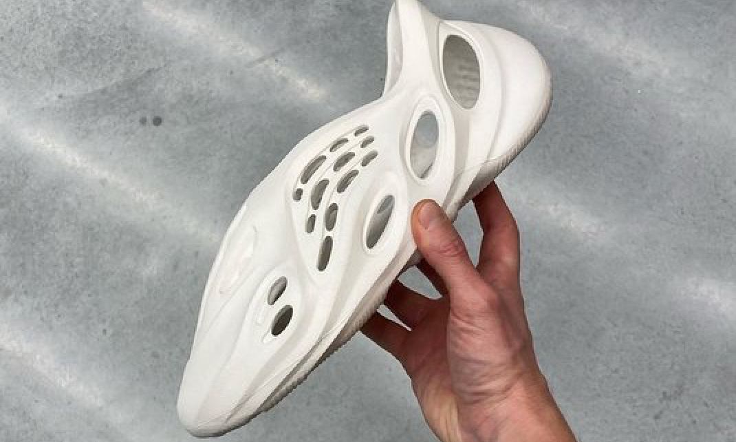 今夏「凉鞋」预定，Yeezy Foam Runner 全角度预览