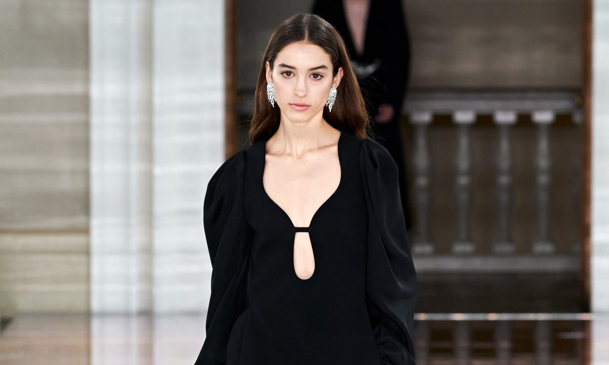 极简干练的黑色，Victoria Beckham 2020 秋冬秀场回顾