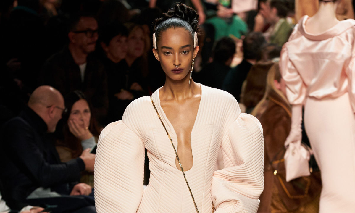 强调曲线之美，Fendi  2020 秋冬秀场回顾
