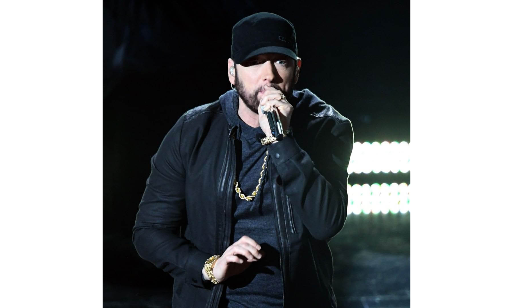 时隔 17 年，Eminem 登上奥斯卡舞台献唱《Lose Yourself》