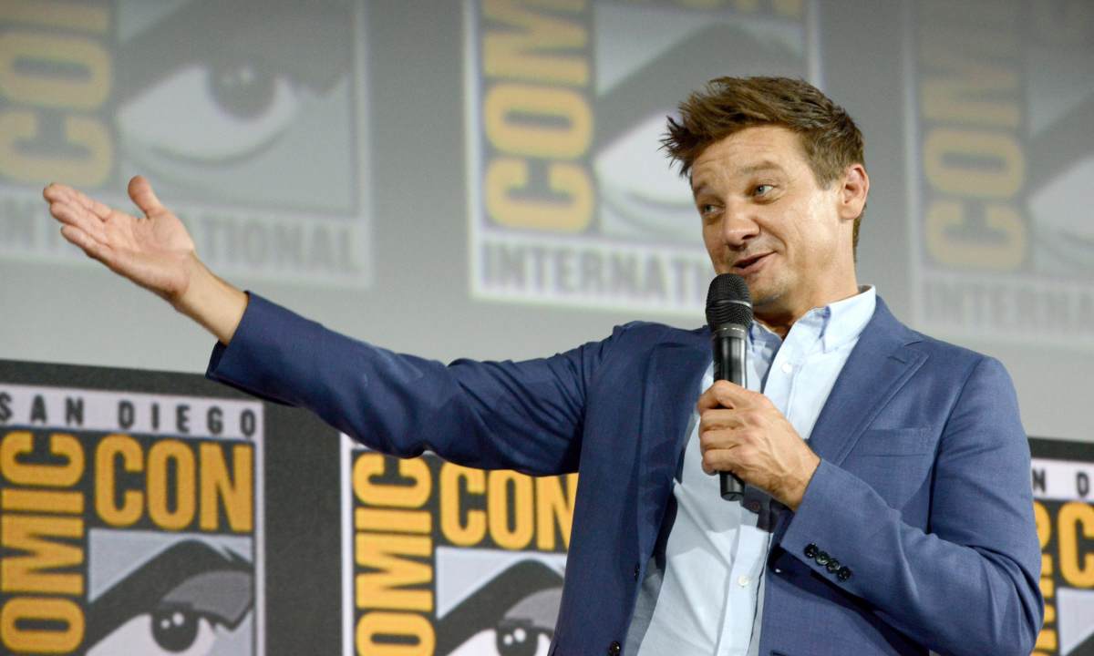「鹰眼」Jeremy Renner 发布新 EP《The Medicine》