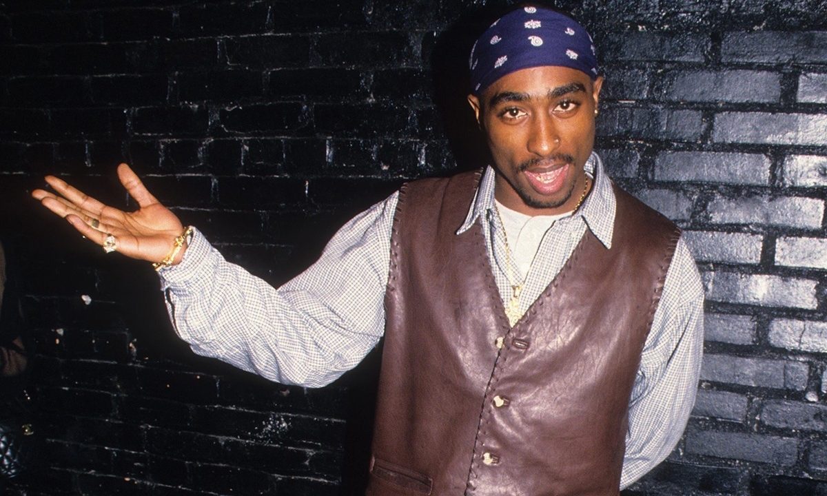 Tupac 生前钟爱的 Bandana 头巾正在拍卖